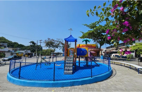 Praça Pública - Cabo Frio - RJ Praça Pública - Cabo Frio - RJ